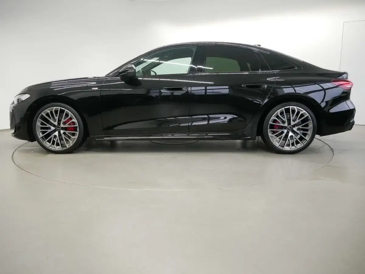 Gebraucht Audi A5 S-Line 204 PS (150 kW) 2025 Mythosschwarz metallic Coupé