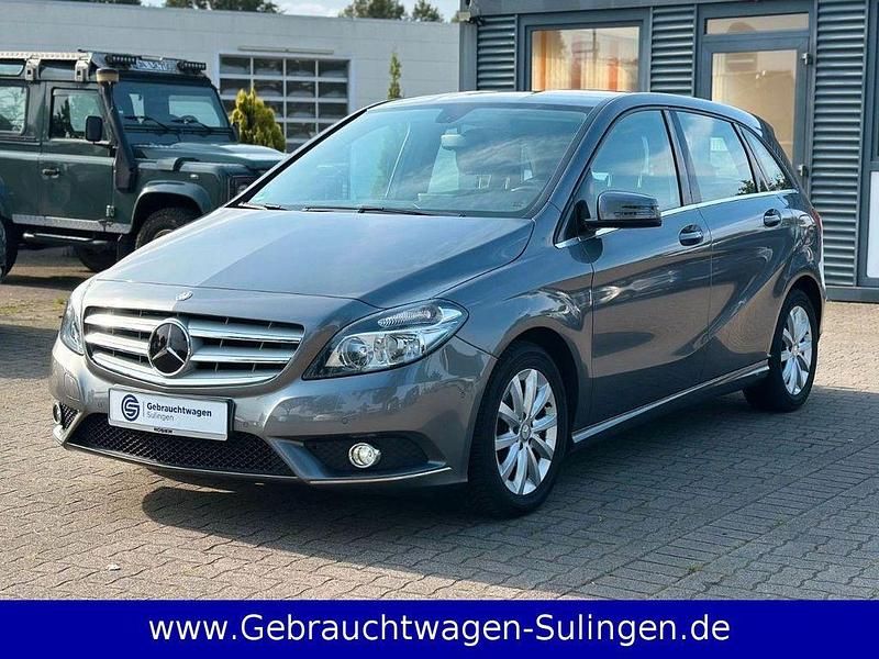 Grau Gebraucht 2012 Mercedes B180 Van / Kleinbus | 11.985 € (Fairer Preis) - Bild 1/4