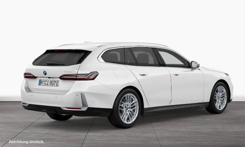 Gebraucht BMW 530e 190 PS (139 kW) 2024 Weiß Kombi