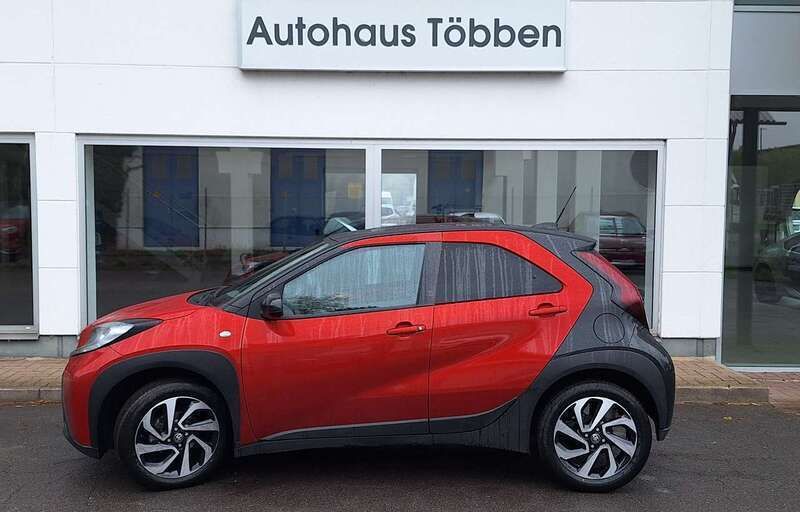 Chili red Gebraucht 2022 Toyota Aygo Pulse Kleinwagen | 15.990 € (Fairer Preis) - Bild 1/4