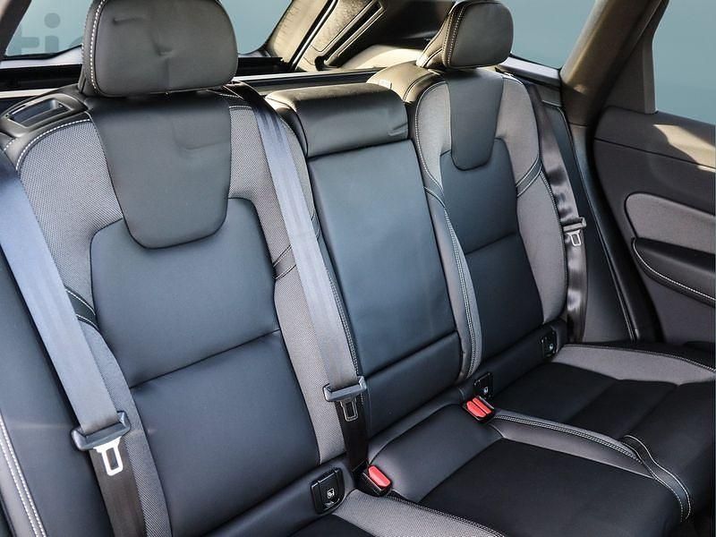 Gebraucht Volvo XC60 349 PS (256 kW) 2022 Grau SUV