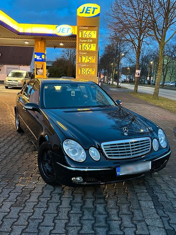 Gebraucht Mercedes E220 150 PS (110 kW) 2003 Schwarz Limousine