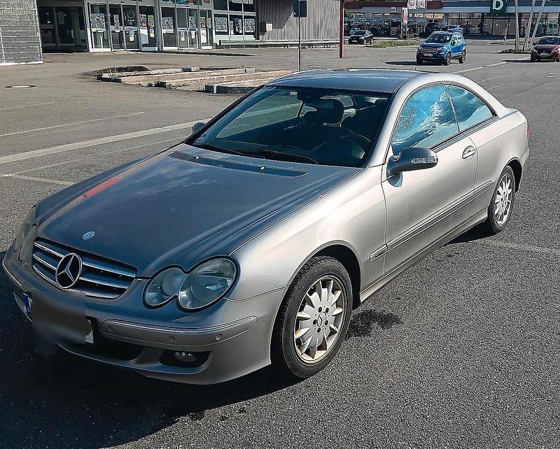 Grau Gebraucht 2006 Mercedes CLK220 Elegance Coupé | 3.500 € - Bild 1/4