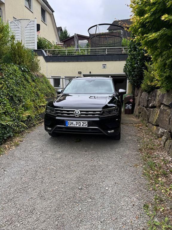 Schwarz Gebraucht 2019 VW Tiguan Allspace Highline SUV | 21.900 € (Superpreis) - Bild 1/4