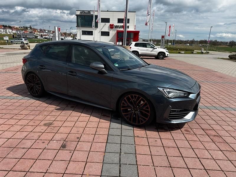 Używany Cupra Leon VZ 300 KM (220 kW) 2021 Szary Sedan/Limuzyna