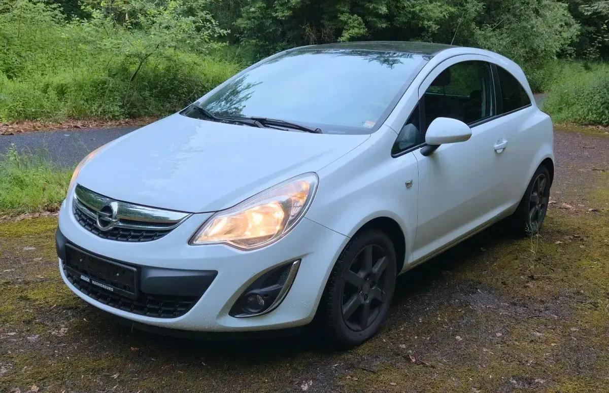 Gebraucht Opel Corsa Innovation 101 PS (74 kW) 2011 Weiß Kleinwagen