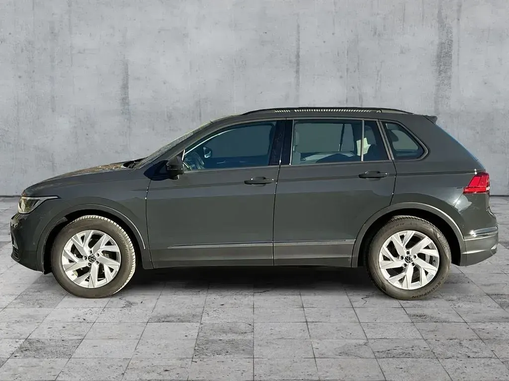 Gebraucht VW Tiguan Life 150 PS (110 kW) 2023 Uranograu SUV
