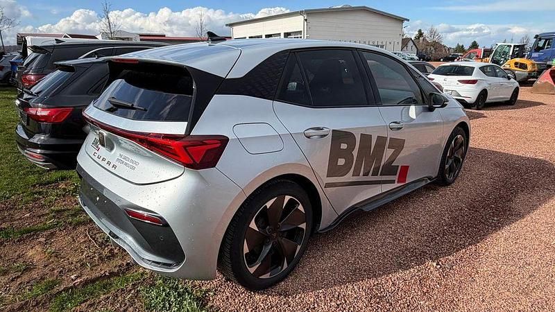 Gebraucht Cupra Born 169 kW (231 PS) 2023 Geysirsilber Kleinwagen