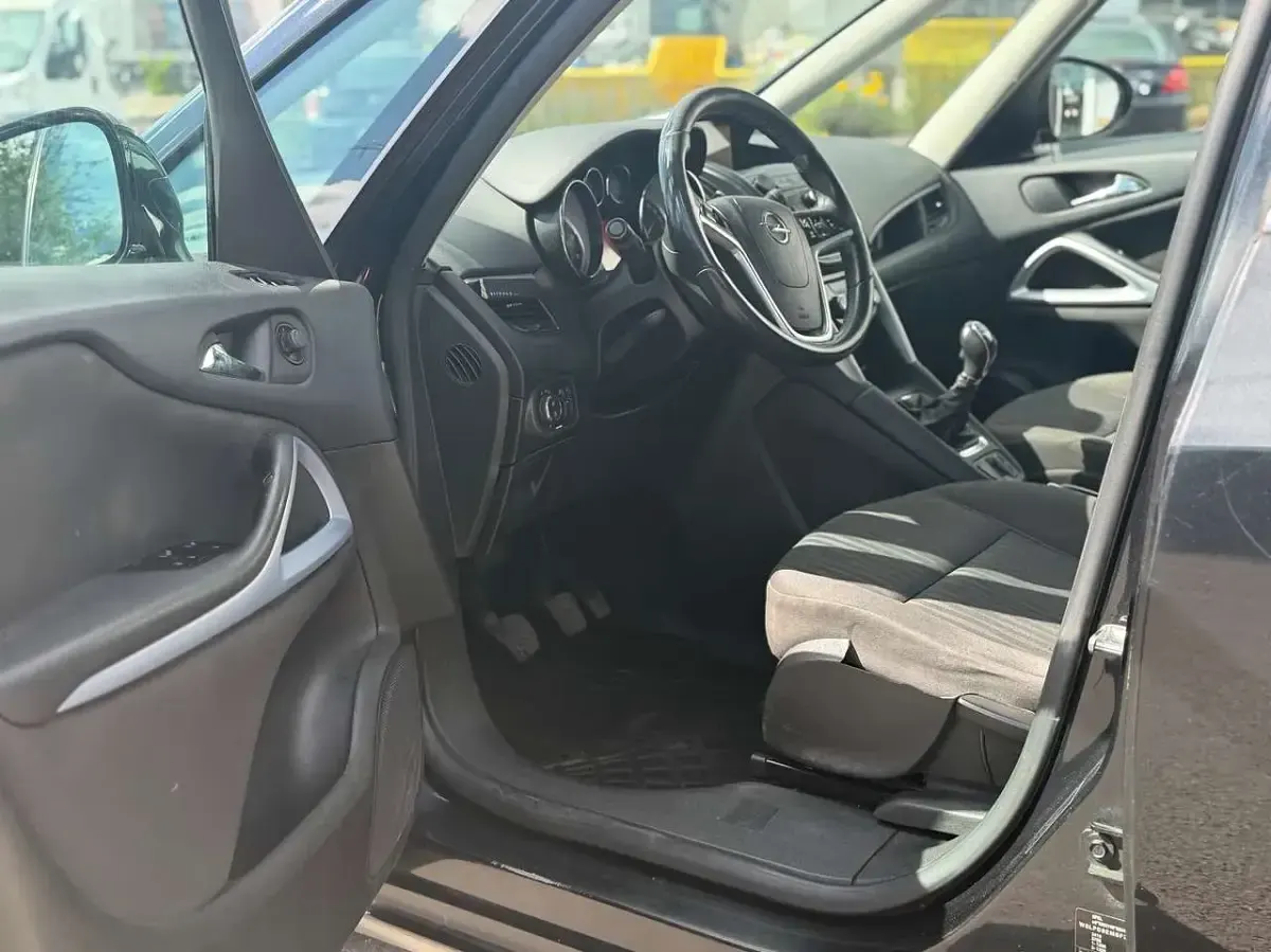 Gebraucht Opel Zafira Tourer Edition 131 PS (96 kW) 2015 Karbonschw graphitschw midnigh Van / Kleinbus