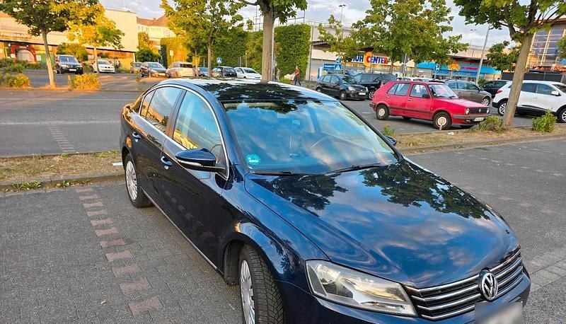 Gebraucht VW Passat 140 PS (102 kW) 2012 Blau Limousine
