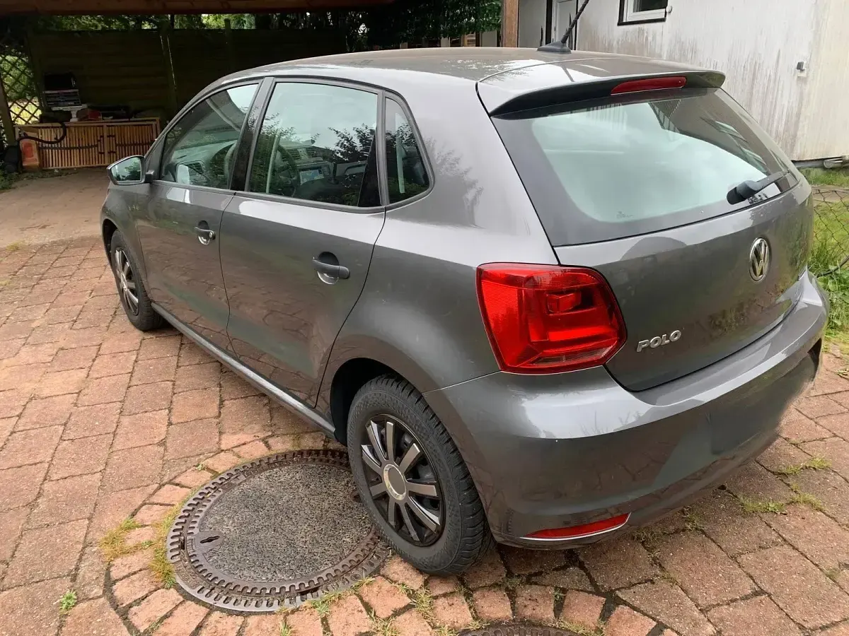 Gebraucht VW Polo Trendline 75 PS (55 kW) 2015 Grau Limousine