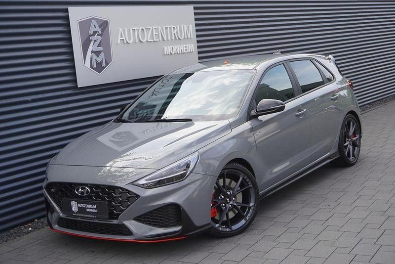 Shadow grey / sol Gebraucht 2023 Hyundai i30 N Performance Limousine | 31.990 € (Fairer Preis) - Bild 1/4