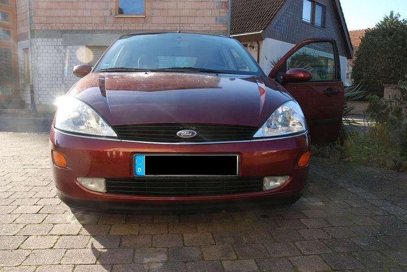 Gebraucht Ford Focus Ghia 131 PS (96 kW) 1999 Rot Limousine