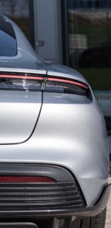 Silber Gebraucht 2020 Porsche Taycan Turbo S Limousine | 74.000 € (Superpreis) - Bild 1/4