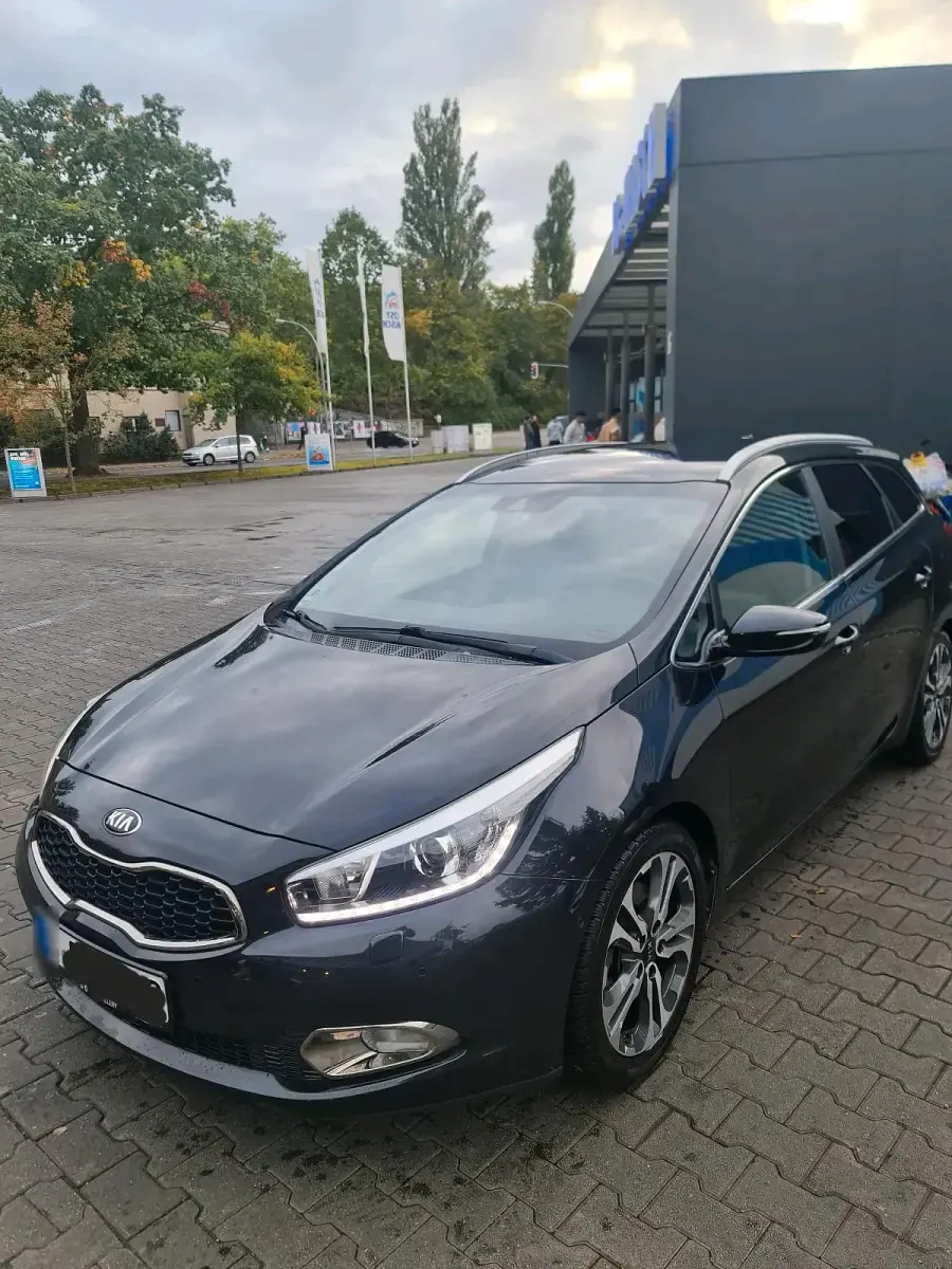 Gebraucht Kia Ceed 135 PS (99 kW) 2014 Schwarz Kleinwagen