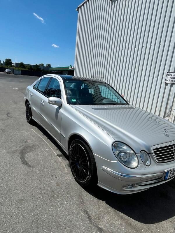Silber Gebraucht 2002 Mercedes E320 Classic Limousine | 6.500 € (Teuer) - Bild 1/4