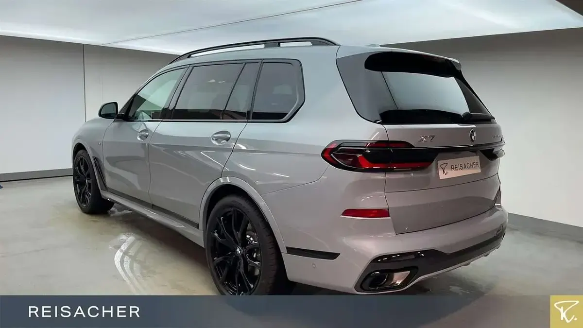 Neu BMW X7 Performance 352 PS (258 kW) 2026 Grau SUV
