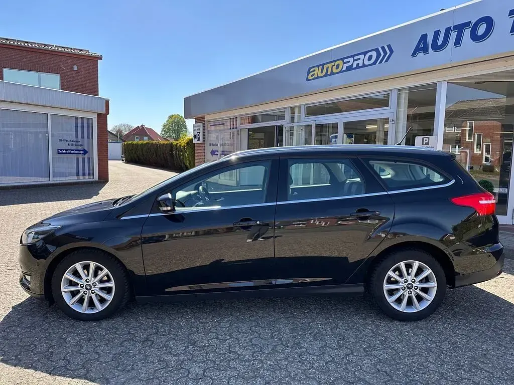 Second-hand Ford Focus Titanium 120 CP (88 kW) 2017 Negru Berlinǎ