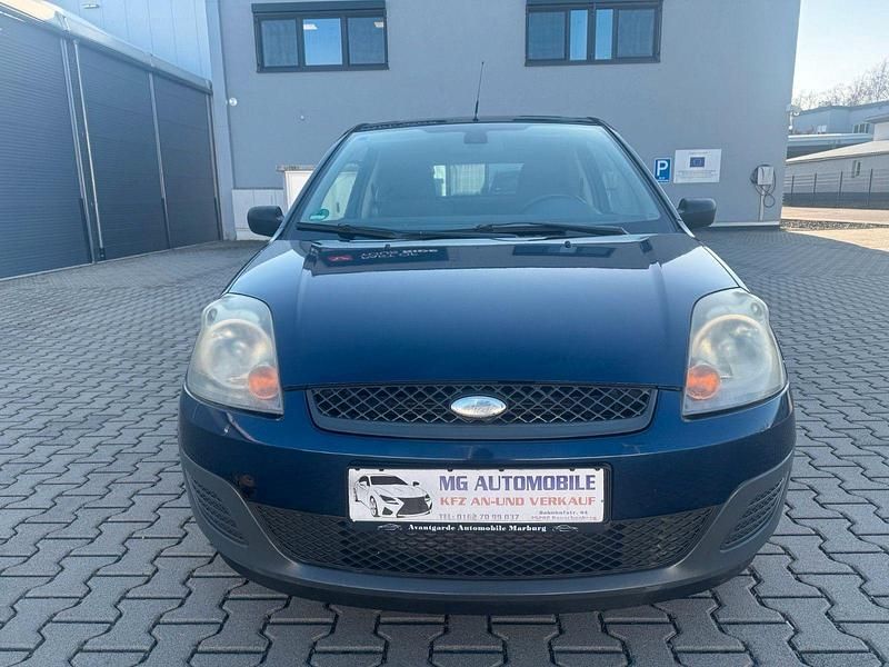 Gebraucht Ford Fiesta Ambiente 60 PS (44 kW) 2006 Blau Kleinwagen