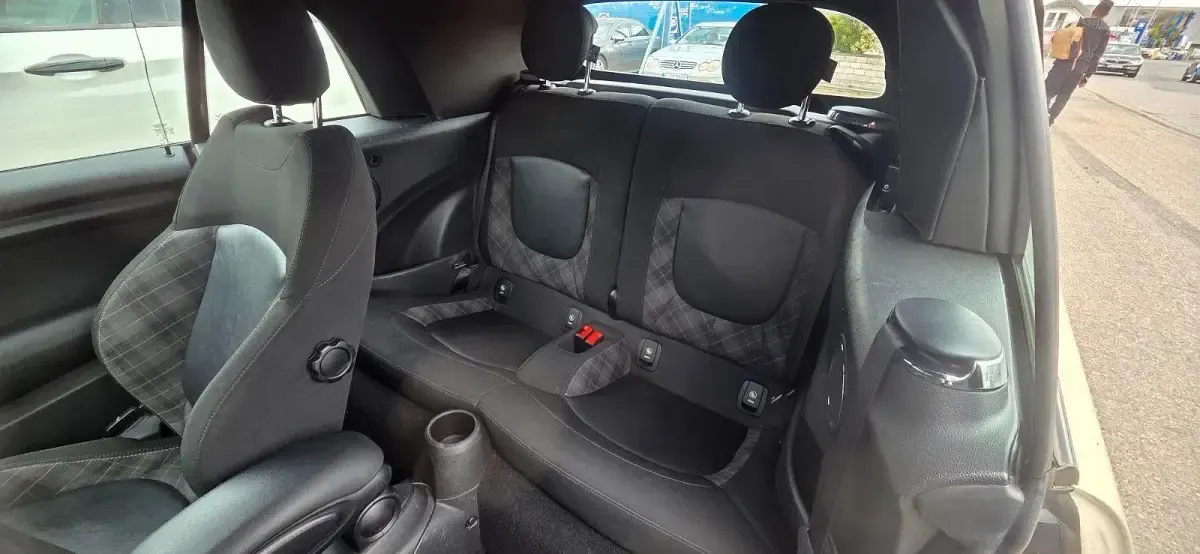 Gebraucht Mini Cooper 136 PS (100 kW) 2017 Weiß Kleinwagen