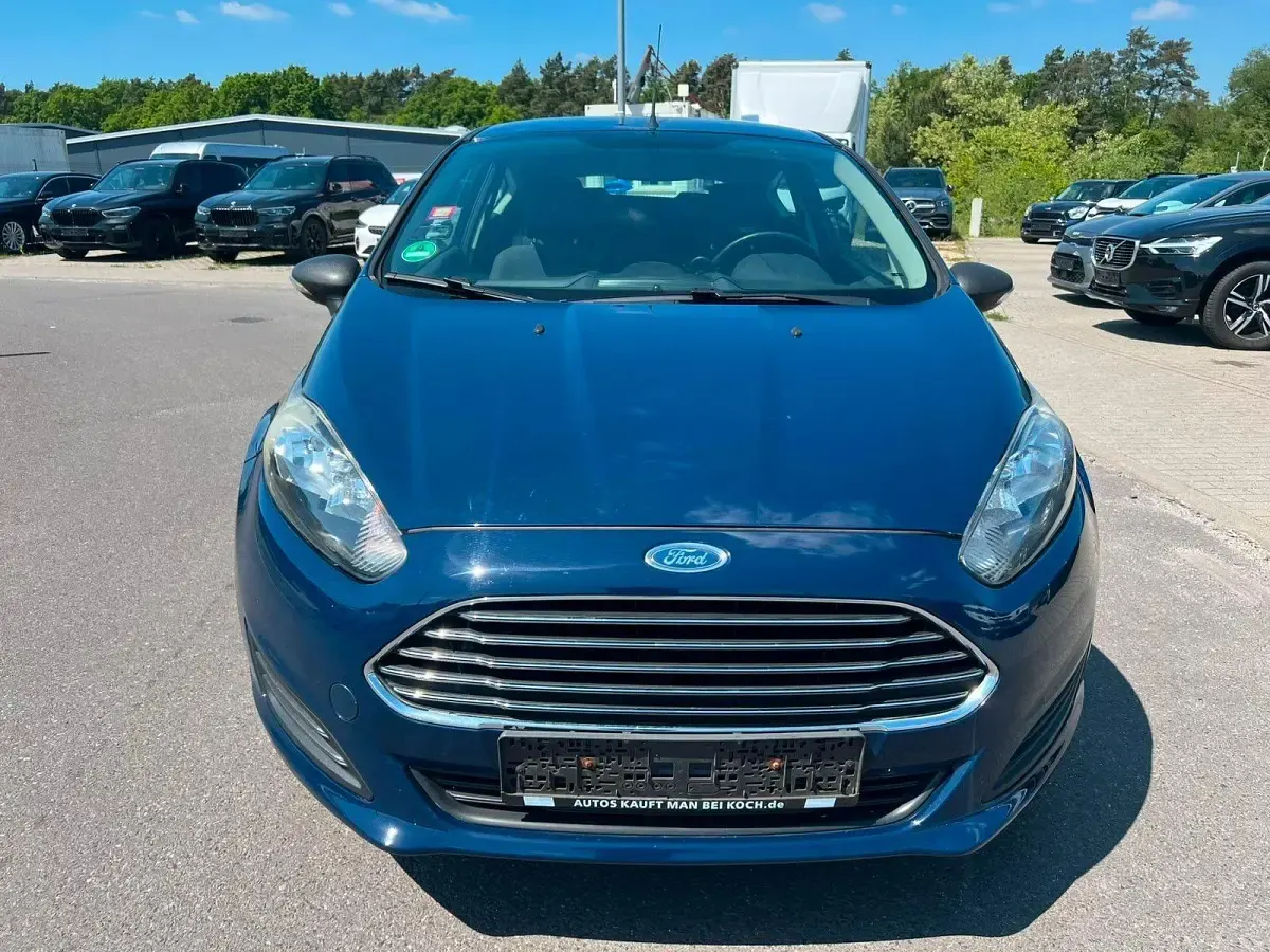 Gebraucht Ford Fiesta Ambiente 60 PS (44 kW) 2013 Blau Limousine