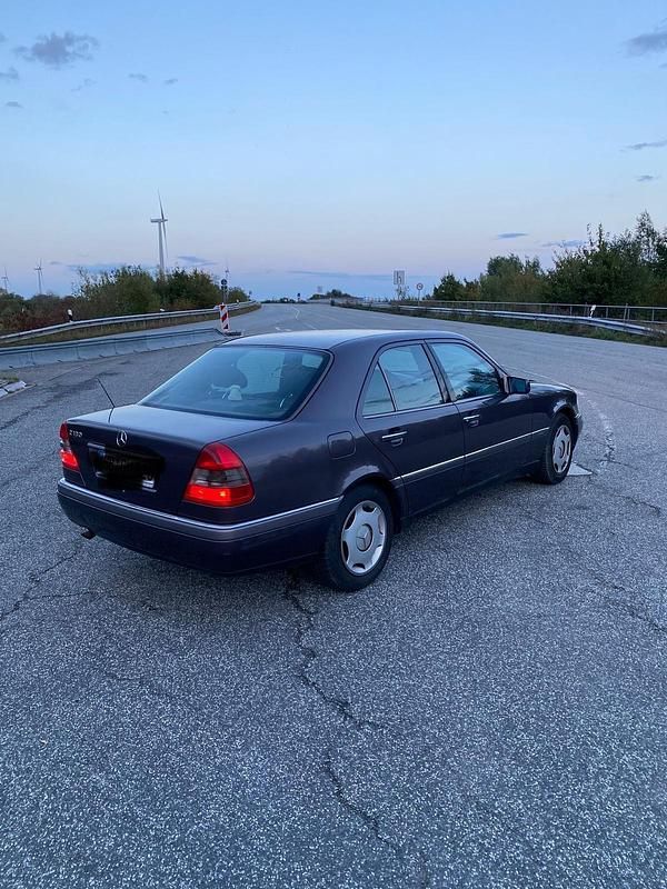 Gebraucht Mercedes C180 Elegance 122 PS (89 kW) 1993 Andere farben Limousine