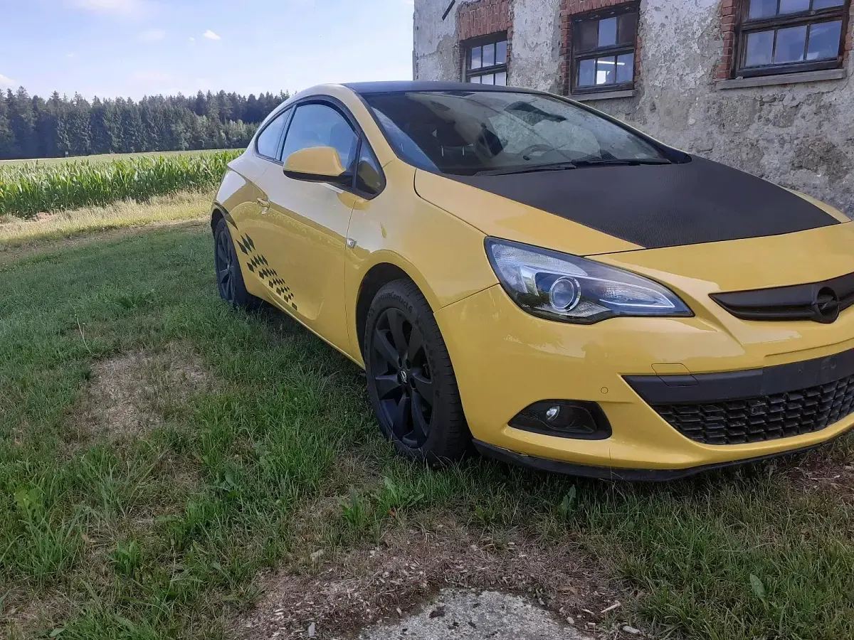 Gebraucht Opel Astra GTC 179 PS (131 kW) 2012 Gelb Coupé
