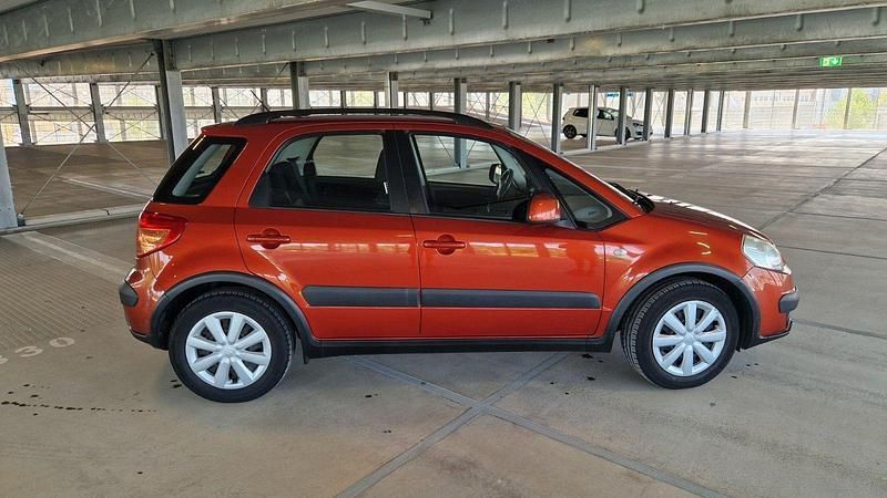 Orange Gebraucht 2009 Suzuki SX4 Club Kleinwagen | 6.500 € (Fairer Preis) - Bild 1/4