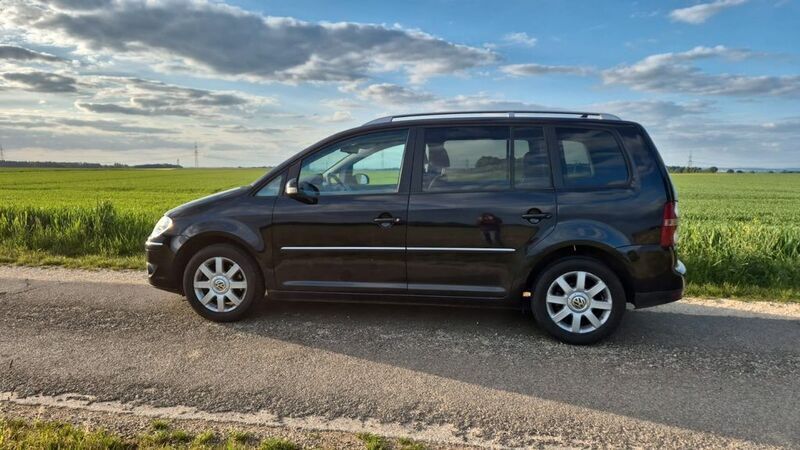 Schwarz Gebraucht 2007 VW Touran Van / Kleinbus | 4.400 € (Guter Preis) - Bild 1/4