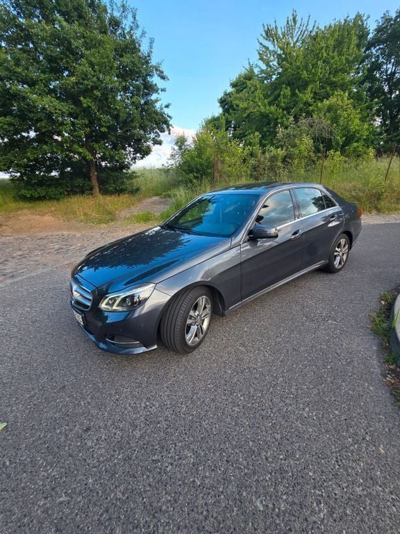 Grau Gebraucht 2013 Mercedes E350 Avantgarde Limousine | 20.400 € (Etwas zu teuer) - Bild 1/4