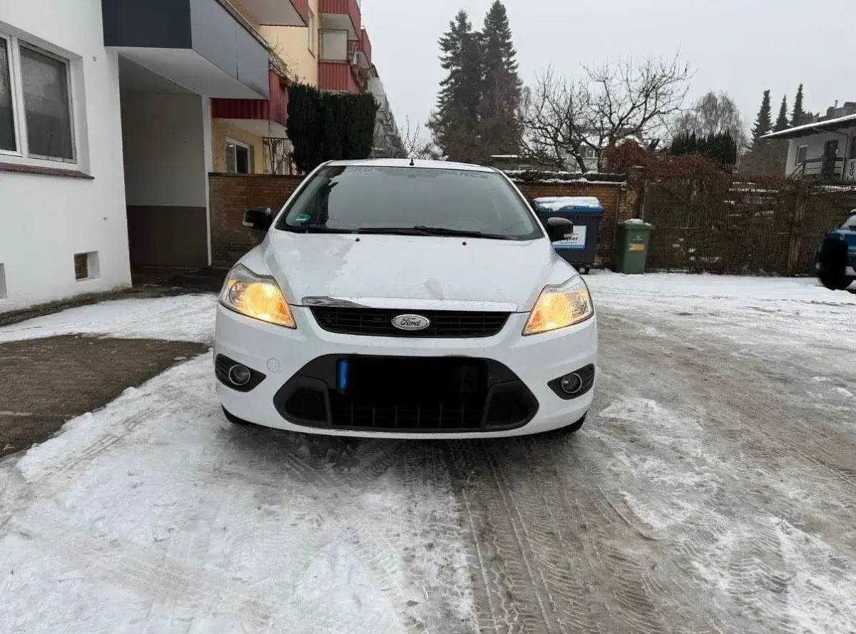 Gebraucht Ford Focus 125 PS (91 kW) 2009 Silber Limousine