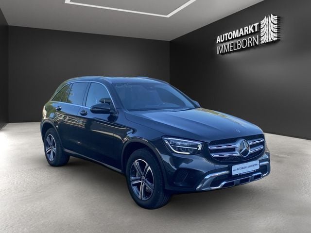 Grau Gebraucht 2021 Mercedes GLC300e Exclusive SUV | 32.790 € (Guter Preis) - Bild 1/2
