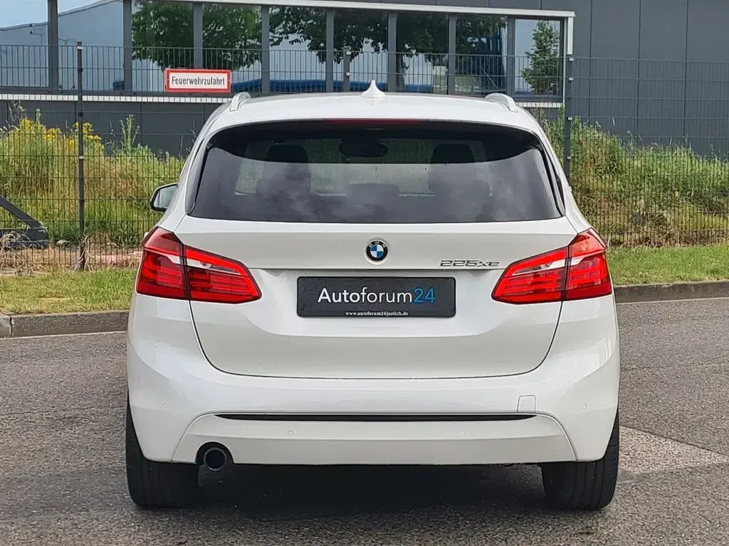 Gebraucht BMW 225 Active Tourer Sport Line 224 PS (164 kW) 2017 Weiß Van / Kleinbus