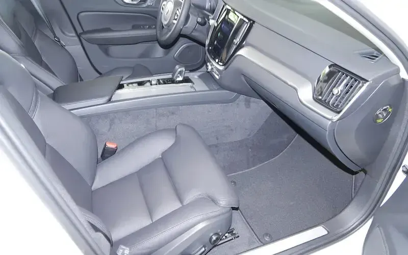 Gebraucht Volvo V60 Plus 197 PS (144 kW) 2024 Weiß Kombi