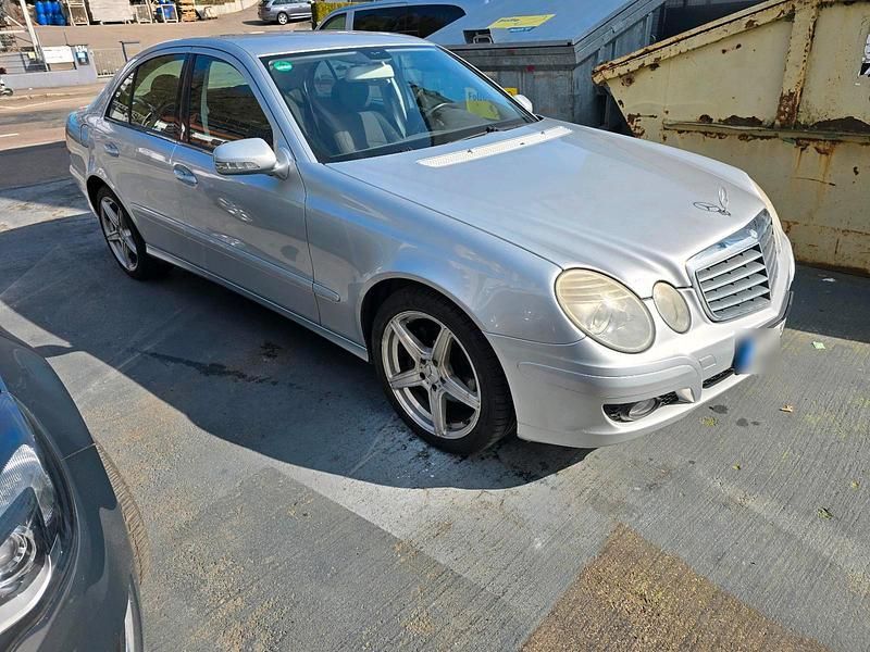 Gebraucht Mercedes E220 170 PS (125 kW) 2006 Silber Limousine