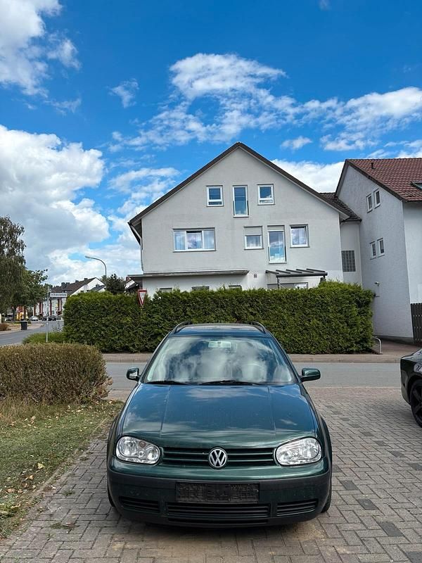 Grün Gebraucht 2000 VW Golf IV Kombi | 1.350 € (Fairer Preis) - Bild 1/4