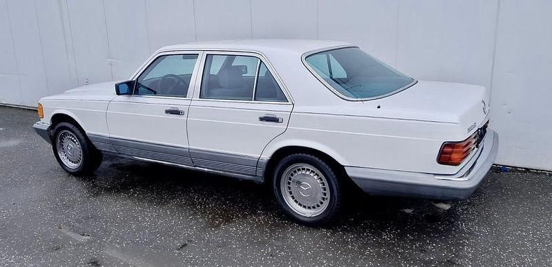 Gebraucht Mercedes 300 150 PS (110 kW) 1985 Weiß Limousine