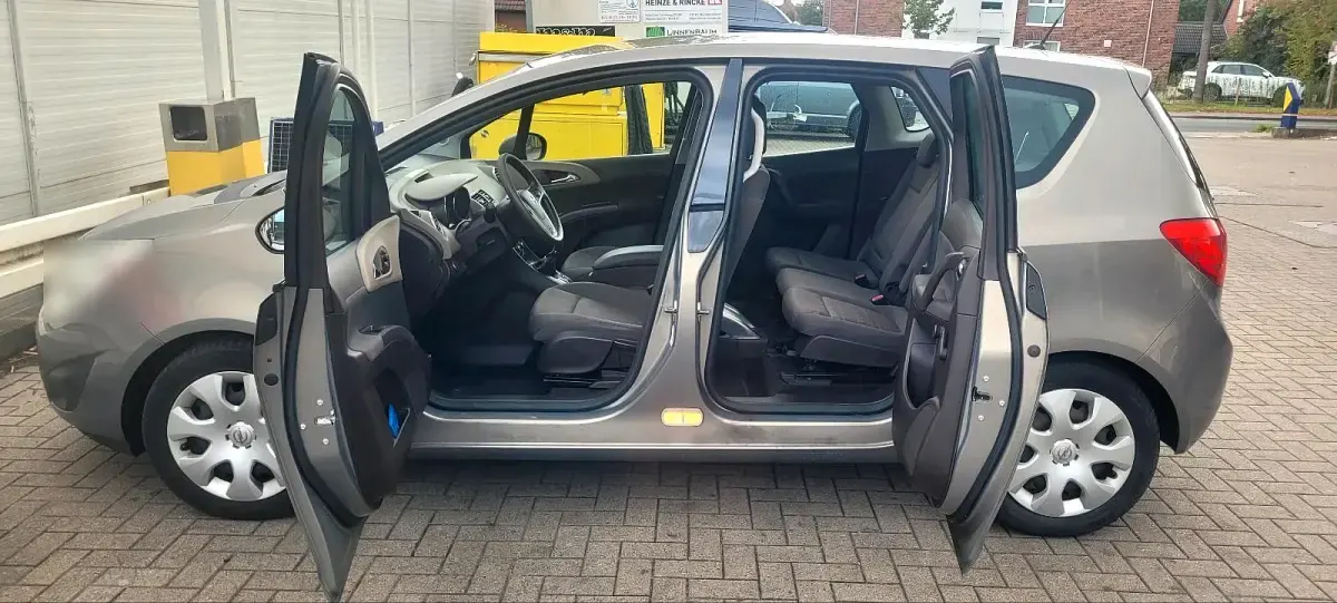 Gebraucht Opel Meriva 101 PS (74 kW) 2010 Braun Van / Kleinbus