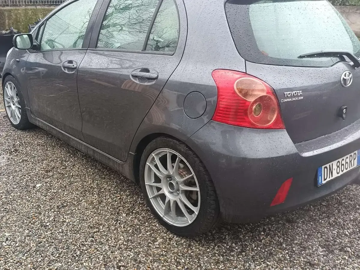 Gebraucht Toyota Yaris 133 PS (97 kW) 2008 Grau Kleinwagen