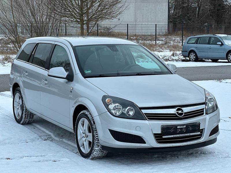 Silber Gebraucht 2010 Opel Astra Kombi | 1.200 € (Guter Preis) - Bild 1/4