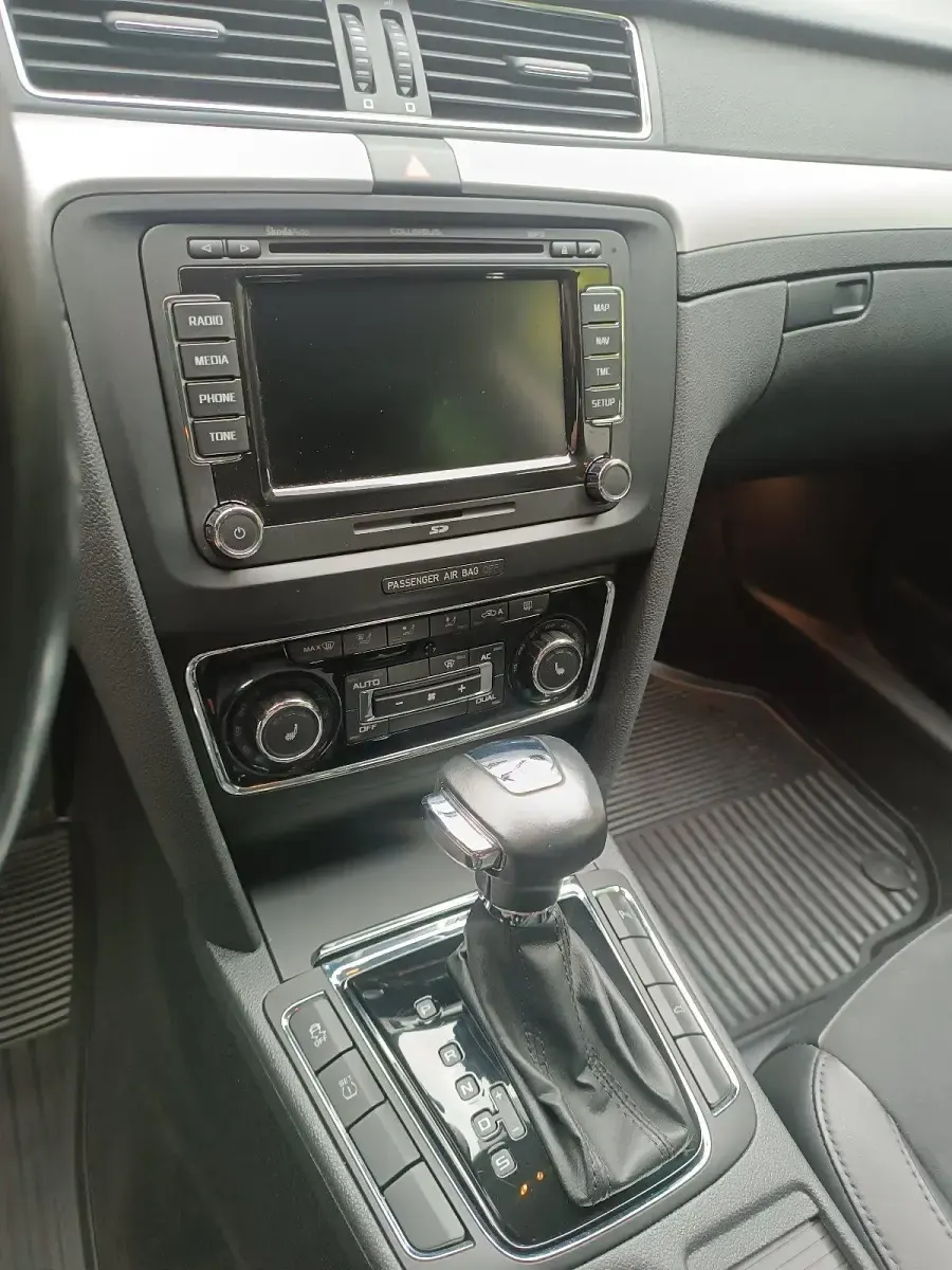 Gebraucht Skoda Superb Elegance 170 PS (125 kW) 2012 Schwarz Kombi