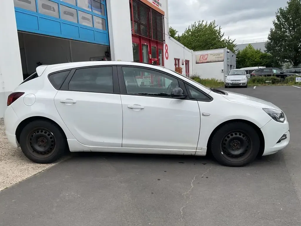 Gebraucht Opel Astra 165 PS (121 kW) 2012 Weiß Limousine