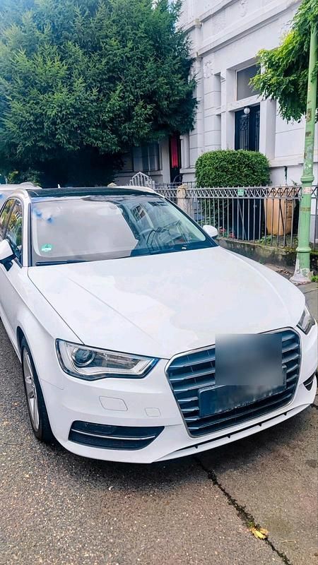 Weiß Gebraucht 2015 Audi A3 Sportback Kleinwagen | 13.500 € (Fairer Preis) - Bild 1/4