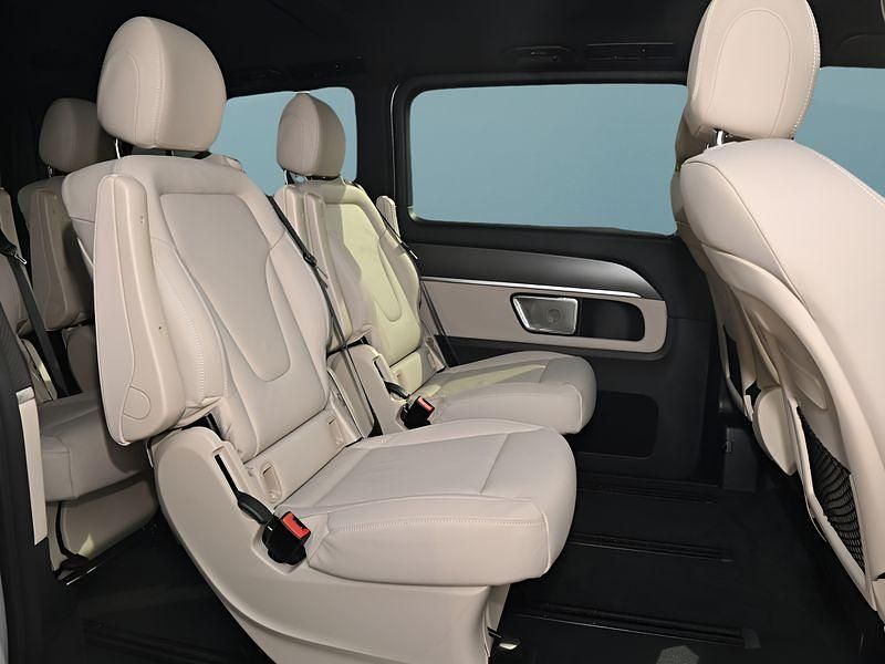 Gebraucht Mercedes V300 237 PS (174 kW) 2024 Weiß Van / Kleinbus