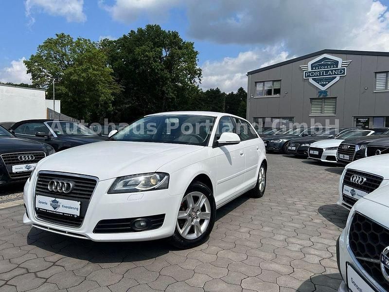 Weiß Gebraucht 2009 Audi A3 Sportback Attraction Limousine | 7.499 € (Etwas zu teuer) - Bild 1/4