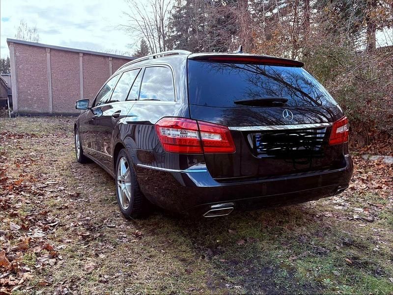 Gebraucht Mercedes E250 Avantgarde 204 PS (150 kW) 2012 Schwarz Kombi