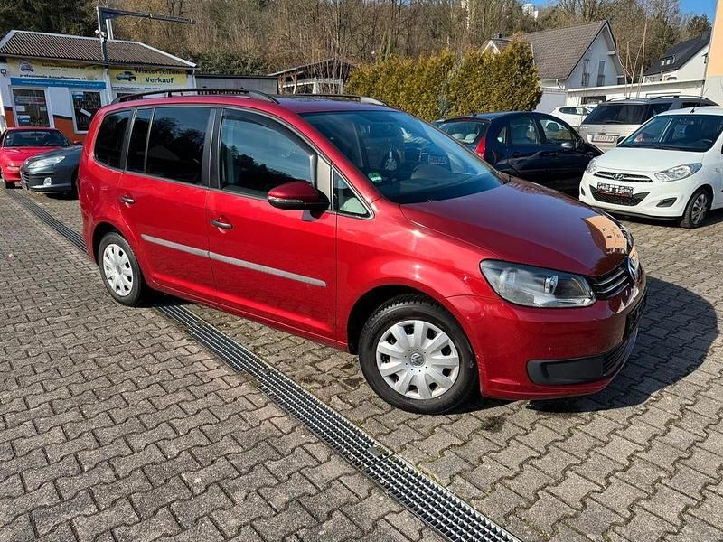 Gebraucht VW Touran Trendline 105 PS (77 kW) 2012 Wild cherry red metallic Van / Kleinbus