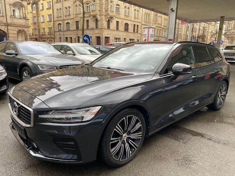 Gebraucht Volvo V60 R-Design 200 PS (147 kW) 2020 Grau Kombi