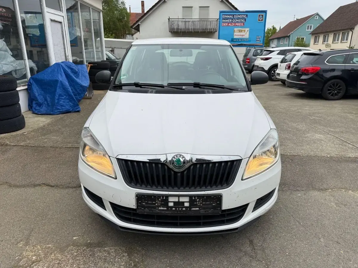 Gebraucht Skoda Fabia Active 60 PS (44 kW) 2012 Weiß Kleinwagen