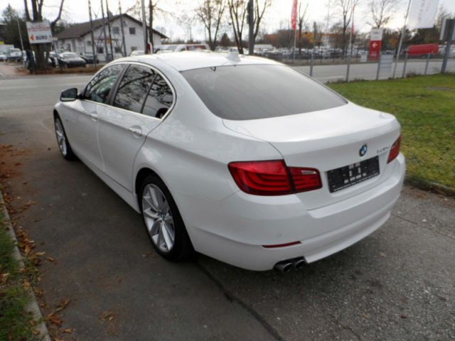 Gebraucht BMW 530 Performance 245 PS (180 kW) 2011 Weiß metallic Limousine